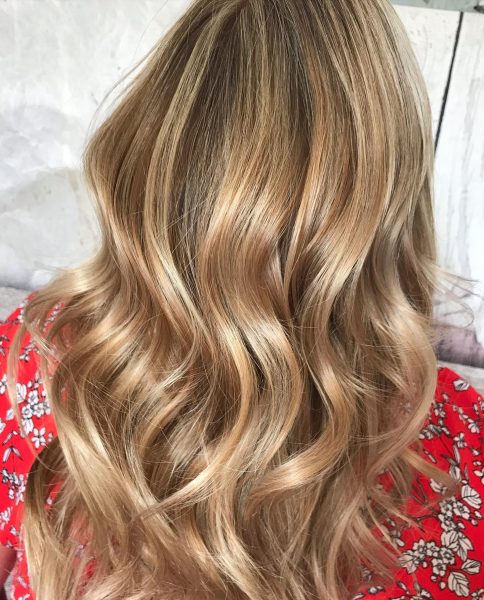 14 مدل جذاب رنگ موی بلوند عسلی (برای داشتن ظاهری گرم و درخشان) 11 195213693 855141785209216 6422885703746332594 n e1761729794648