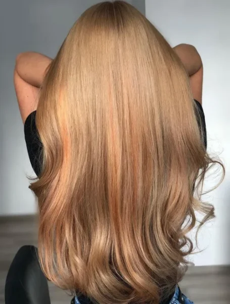 14 مدل جذاب رنگ موی بلوند عسلی (برای داشتن ظاهری گرم و درخشان) 3 27 copper hair color with honey blonde hues e1761727474776