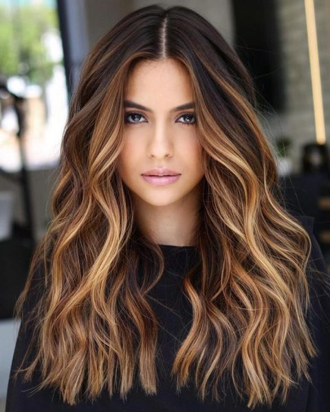 24 ایده جذاب رنگ موی بلوند تیره + (برای ظاهری لوکس و طبیعی) 8 Brown hair color face frame e1761734246779