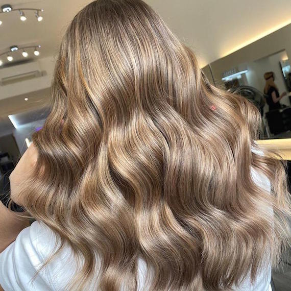 24 ایده جذاب رنگ موی بلوند تیره + (برای ظاهری لوکس و طبیعی) 7 wellaproblogbeigeblondehairimage4