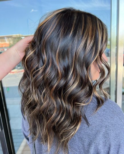 16. Warm Caramel Highlights on Wavy Espresso Black Hair Black Hair with Highlights e1762953620506
